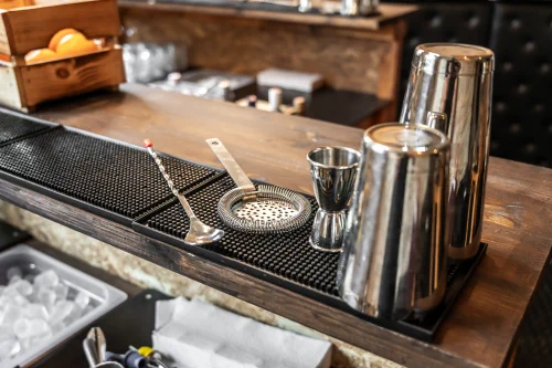 Барная станция и инвентарь
